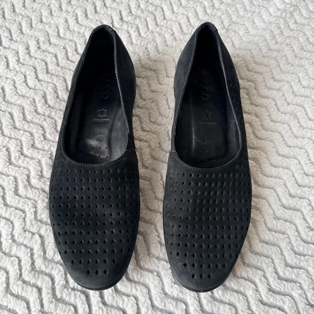 ECCO Felicia Black Perforated Suede Slip On Wedge Loafer Comfort Shoes Sz 40